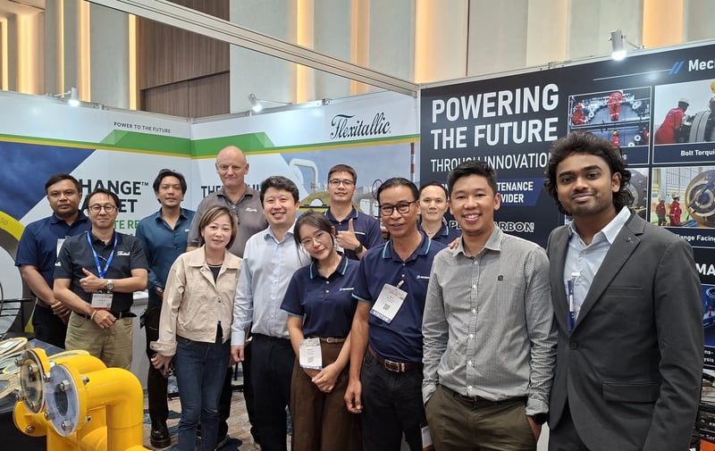Kenny Lee, Managing Director of Petracarbon (centre) with members of the Flexitallic team at a recent industry exhibition in Thailand.